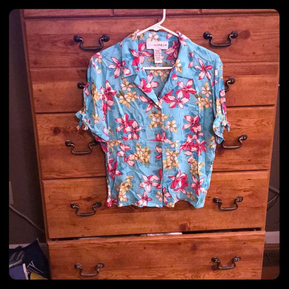 Short sleeved tropical print blouse
